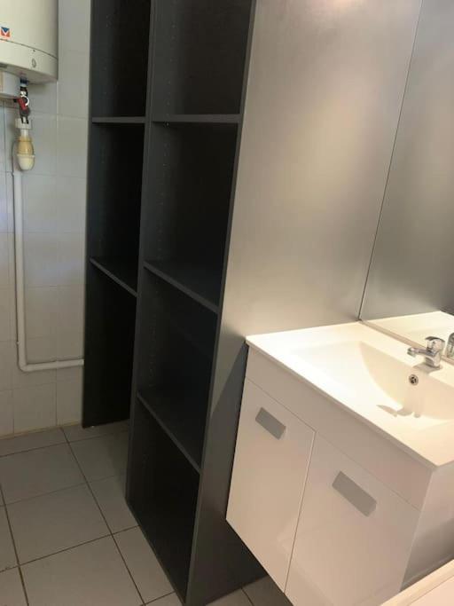 Petit Prix Et Grand Confort A Saint Gilles Les Bains Exterior photo